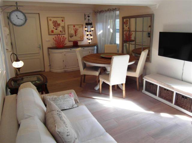 Charming Corner Abode With Castle Views Apartment นีซ ภายนอก รูปภาพ
